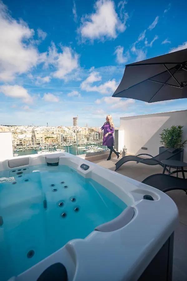 The Address Seafront Suites With Hot Tub Pietà