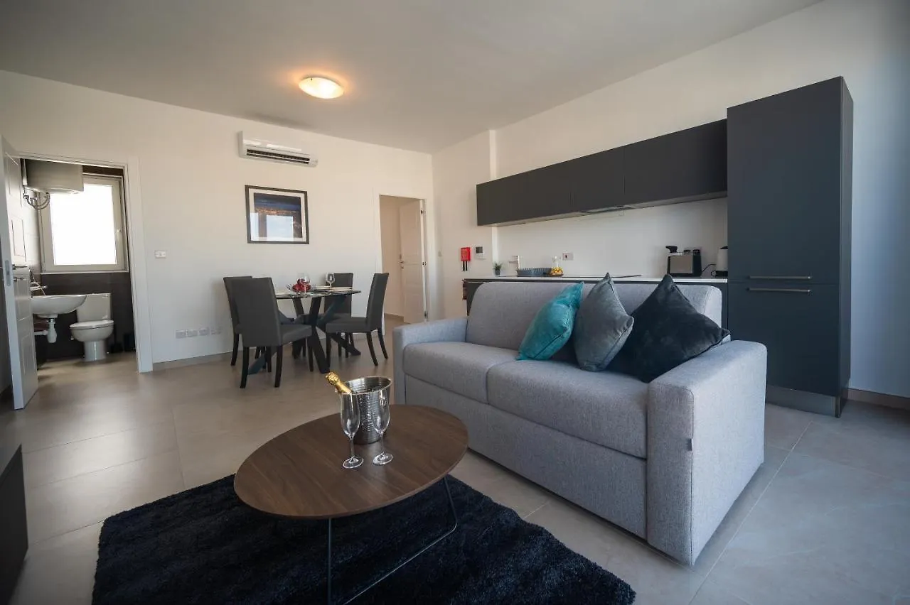 아파트 The Address Seafront Suites With Hot Tub Pietà