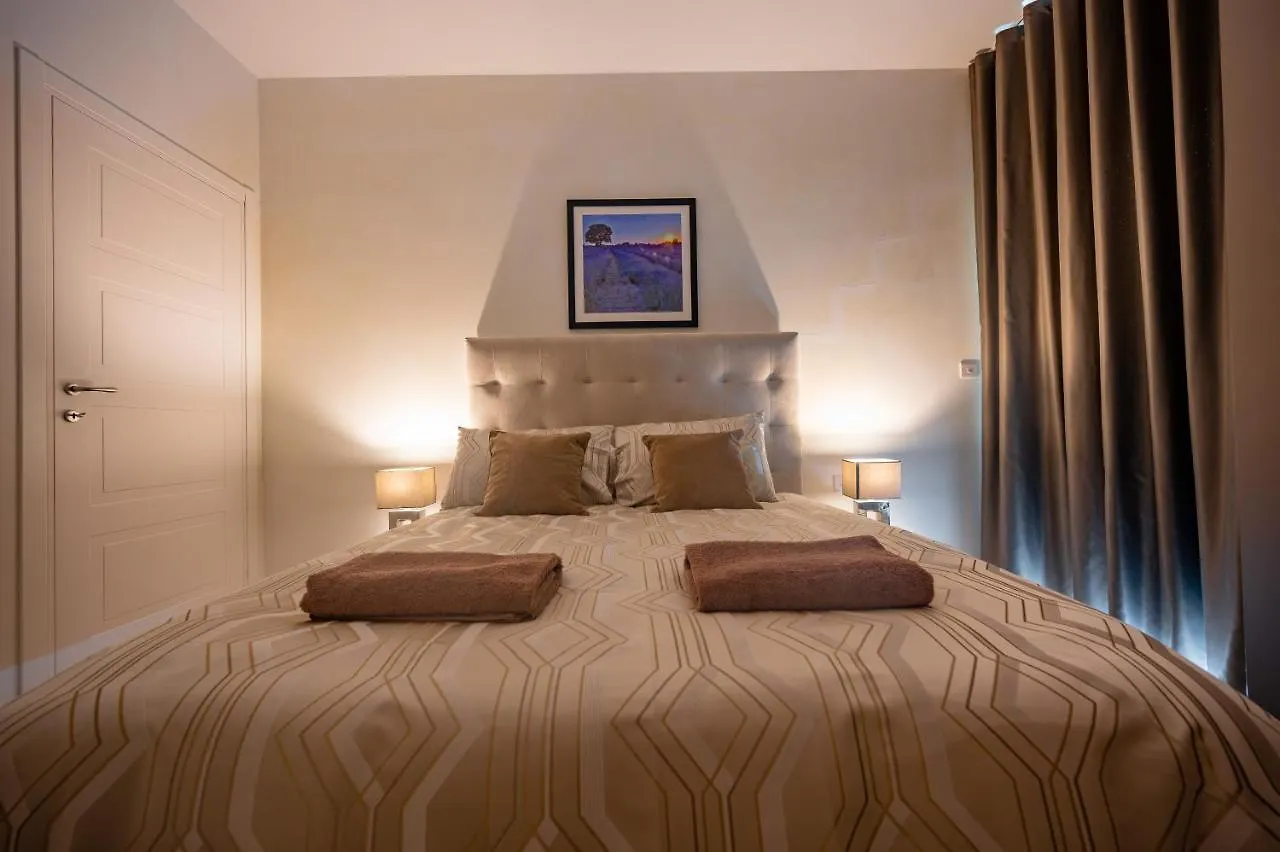 The Address Seafront Suites With Hot Tub Pietà Apartment