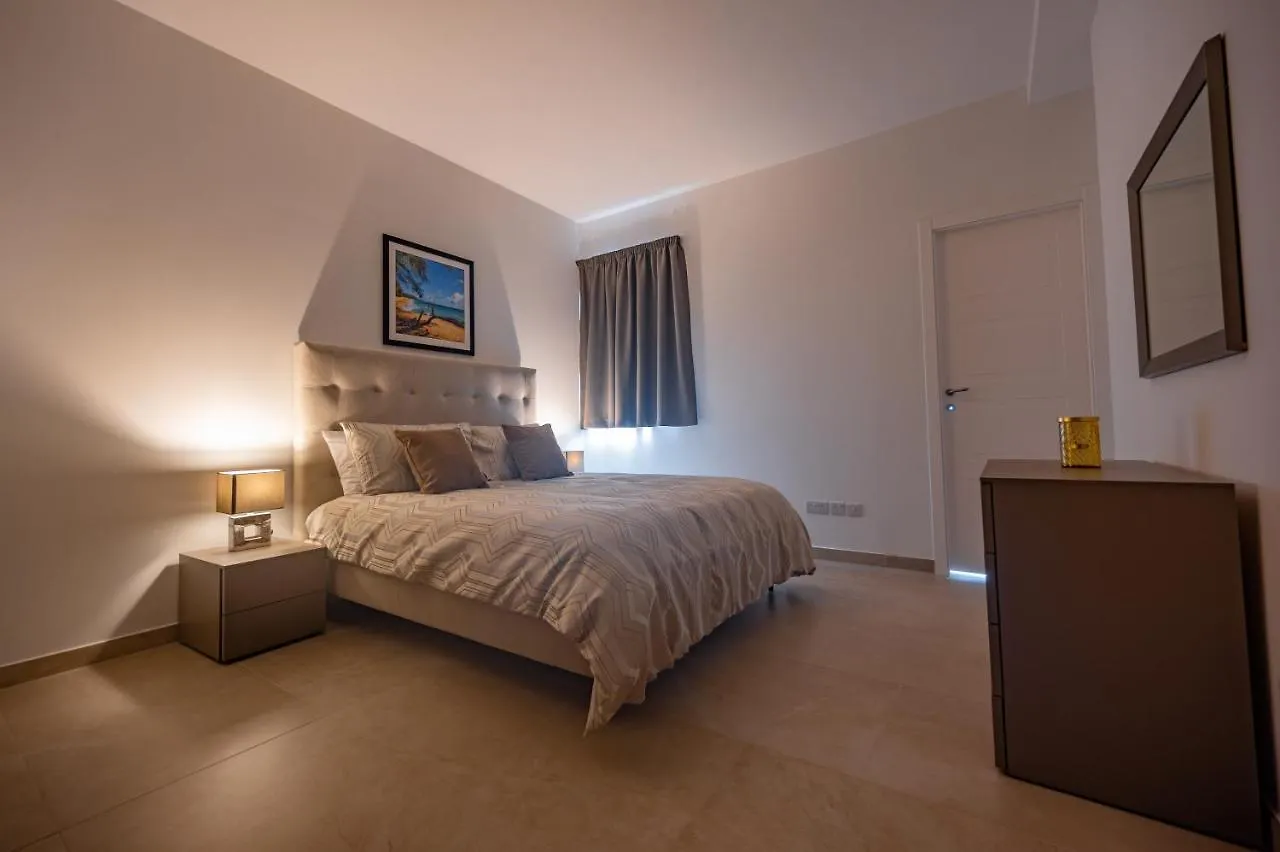 The Address Seafront Suites With Hot Tub Pietà 0*,