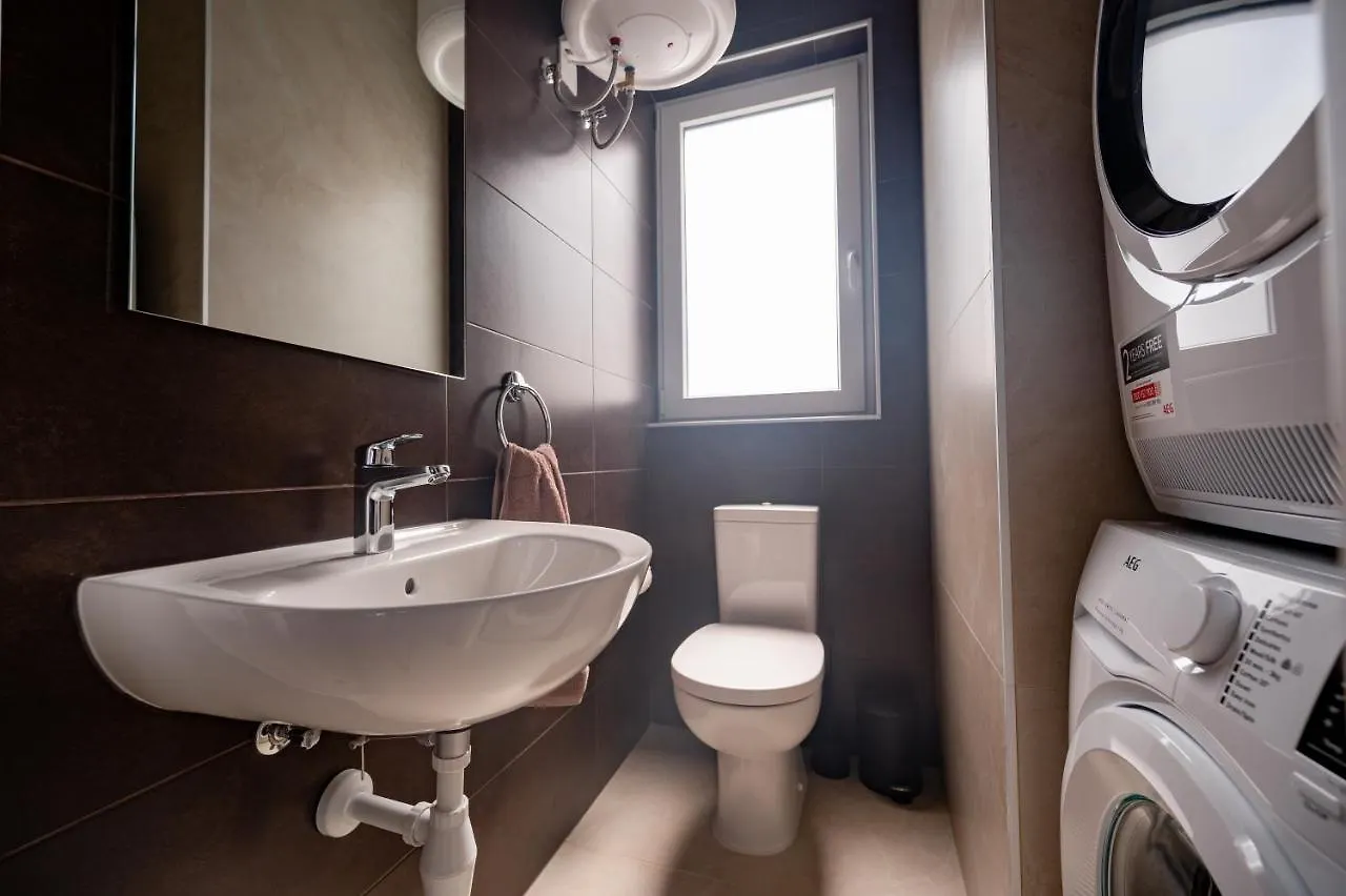 The Address Seafront Suites With Hot Tub Pietà Apartment